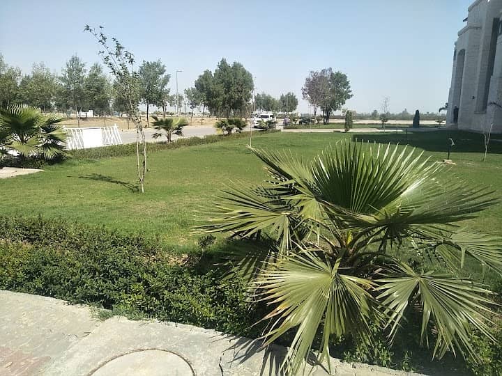 A PRIME LOCATION PLOT TO GRAB IN A BLOCK BAHRIA EDUCATION AND MEDICAL CITY LAHORE 6