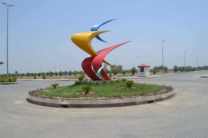 A PRIME LOCATION PLOT TO GRAB IN A BLOCK BAHRIA EDUCATION AND MEDICAL CITY LAHORE 7