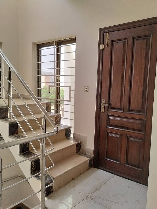 18 Marla Brand New Lock Option Lower lock Upper Portion Available with Gas Original pictures Attached Available For Rent in the Heart of bahria town lahore 4