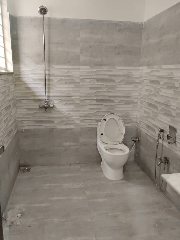 18 Marla Brand New Lock Option Lower lock Upper Portion Available with Gas Original pictures Attached Available For Rent in the Heart of bahria town lahore 9