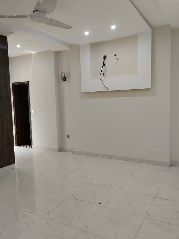 18 Marla Brand New Lock Option Lower lock Upper Portion Available with Gas Original pictures Attached Available For Rent in the Heart of bahria town lahore 13