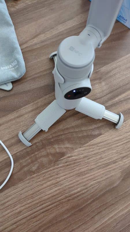 (Insta360 Flow Pro Gimbal) 5
