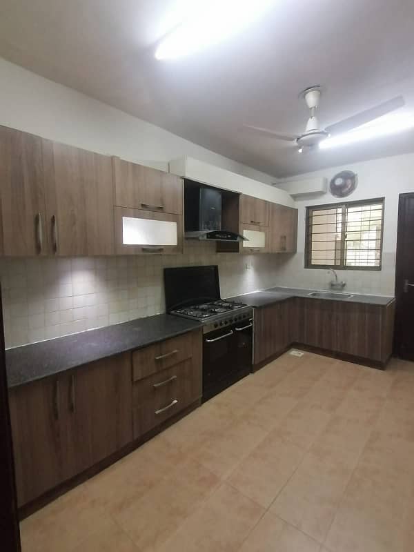 Cheapest 4 Bed 12 Marla Flat On 2nd Floor Available For Rent In Askari 11 Lahore 4