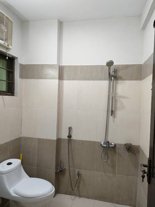 Cheapest 4 Bed 12 Marla Flat On 2nd Floor Available For Rent In Askari 11 Lahore 6