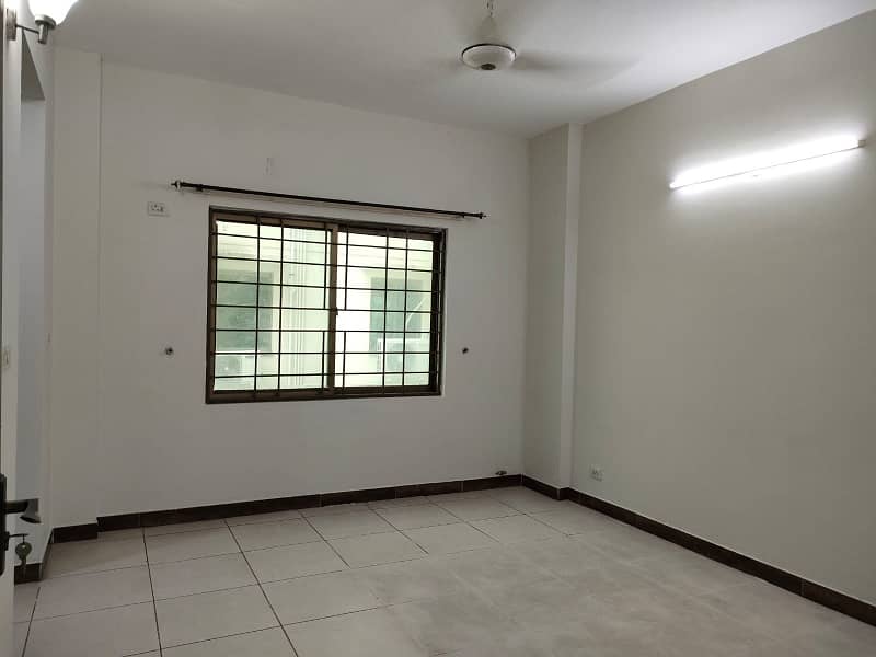 Cheapest 4 Bed 12 Marla Flat On 2nd Floor Available For Rent In Askari 11 Lahore 7