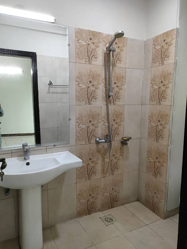 Cheapest 4 Bed 12 Marla Flat On 2nd Floor Available For Rent In Askari 11 Lahore 8