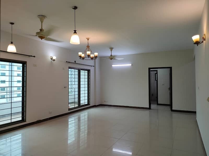 12 Marla 4 Bed Flat On 4th Floor Available For Rent In Askari-11, Lahore 0