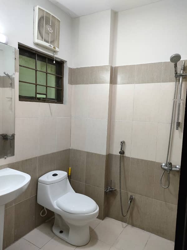 12 Marla 4 Bed Flat On 4th Floor Available For Rent In Askari-11, Lahore 8