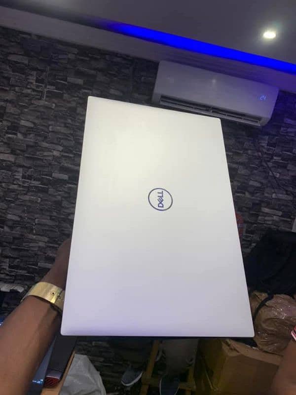 Dell XPS 9710  Core i9  11 Generation 1