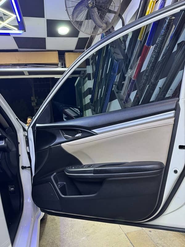 Honda Civic X 1.8 (UG) (UG Top of the line variant) 4