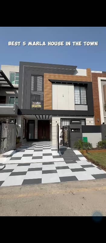 Ultra Modern And Elegant Front Elevation . 0
