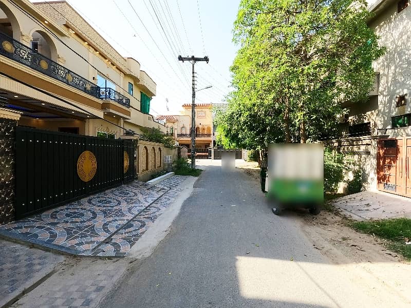 Get In Touch Now To Buy A Near to Park 10 Marla House In Lahore 3