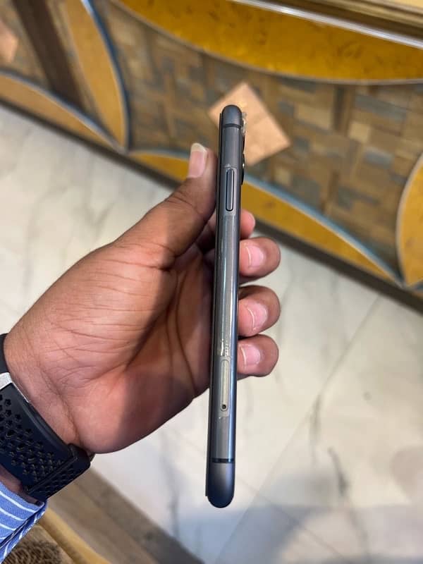 iPhone 11 jv 97 % Waterpack black colour 0