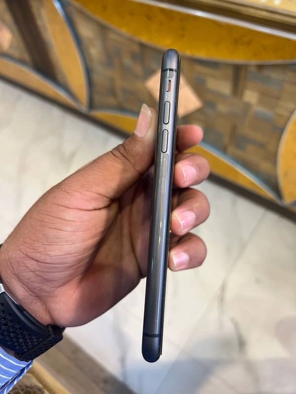 iPhone 11 jv 97 % Waterpack black colour 1