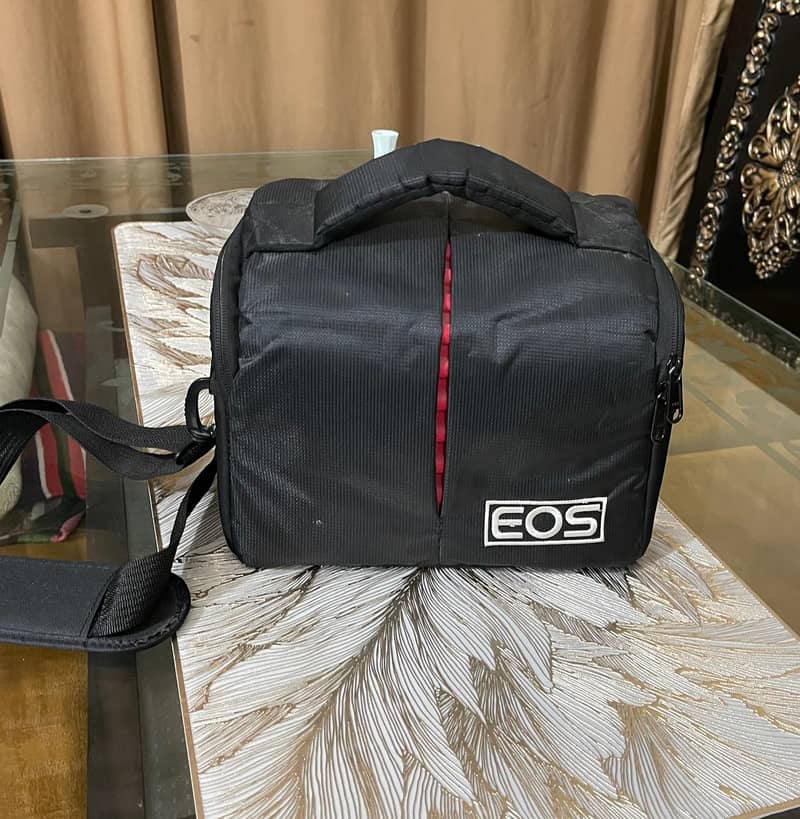 CANON EOS 2000D DSLR CAMERA 0