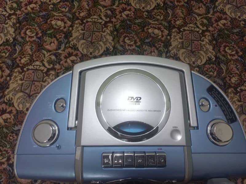 Geepas CD/DVD player 2