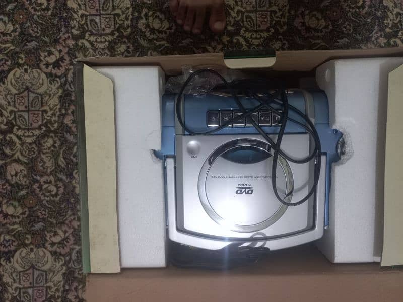 Geepas CD/DVD player 3