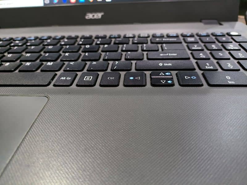 Acer E5-522 in new condition 5