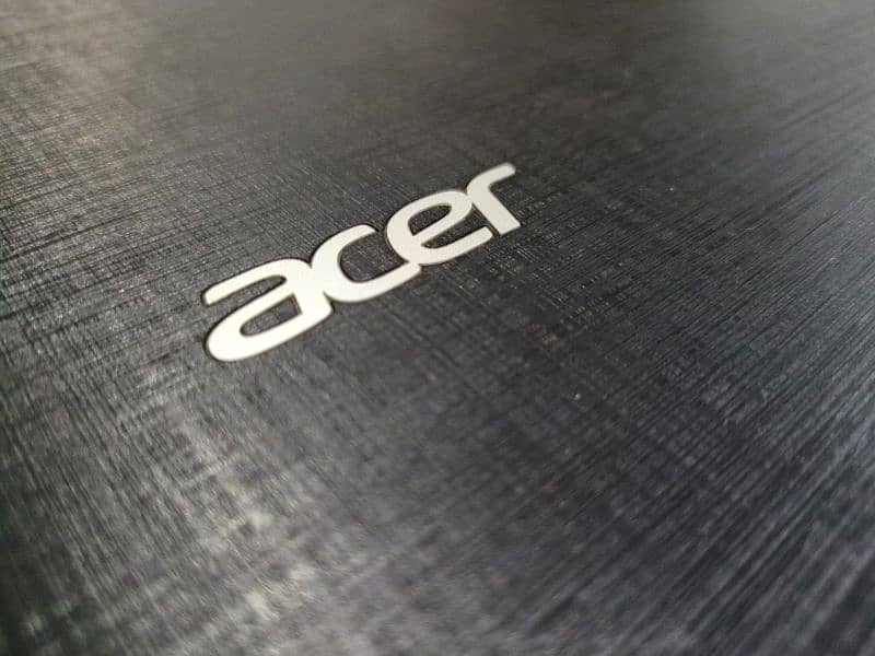 Acer E5-522 in new condition 13