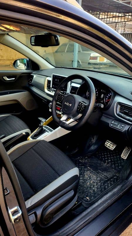 KIA STONIC 2022 Ex+ top of the line 7