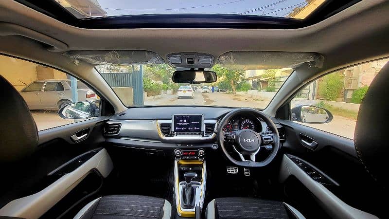 KIA STONIC 2022 Ex+ top of the line 8