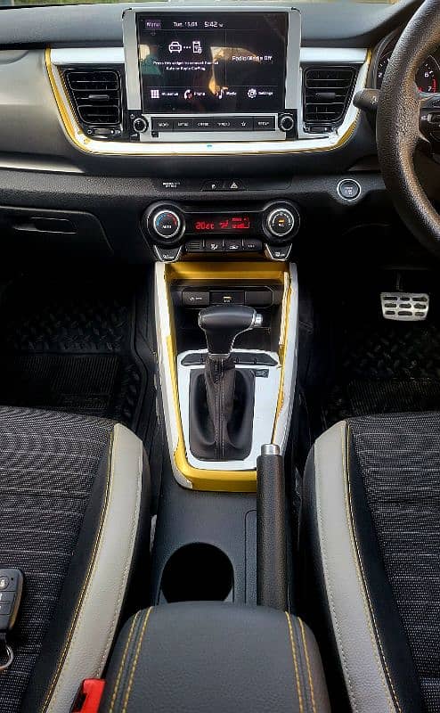 KIA STONIC 2022 Ex+ top of the line 9