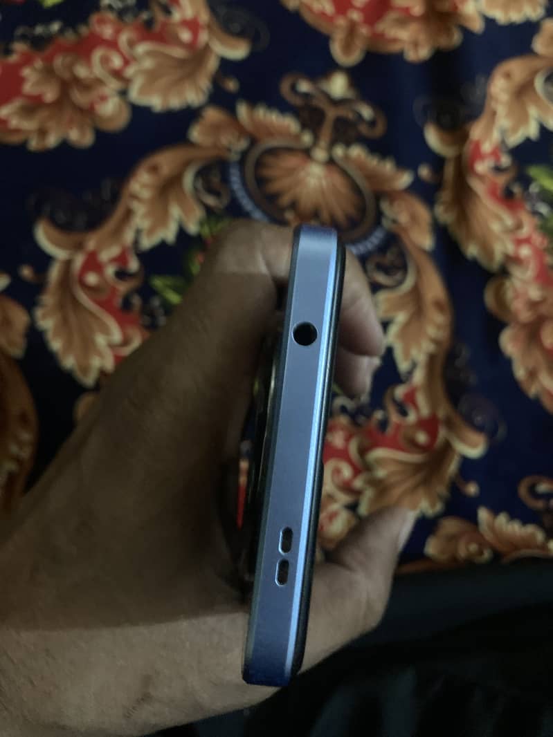 Redmi A3 For Sale 4/128 10/10 condition 6 Month one hand use only 6
