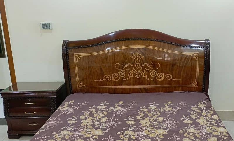 New bed set for sale. used only 2 months. 1