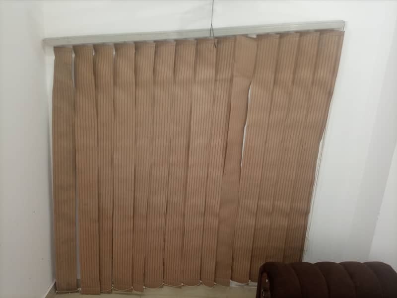 Blinder available for sale Size 5'-6"X5'-6" (Video Available) 0