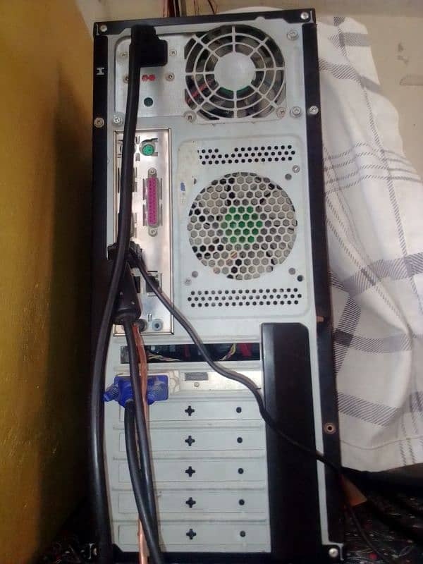 CORE 2 DUO 4GB RAM 250GB HARD DISK 1GB GRAPHICS CARD BDR 3 3