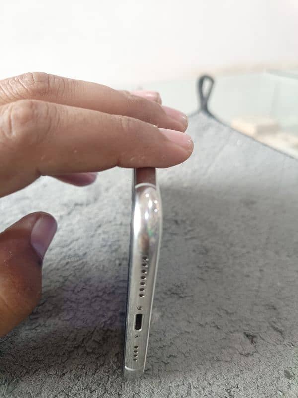 Iphone 11 pro max Non PTA 2