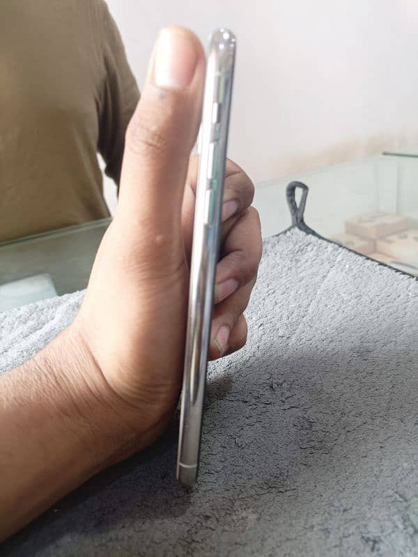Iphone 11 pro max Non PTA 3