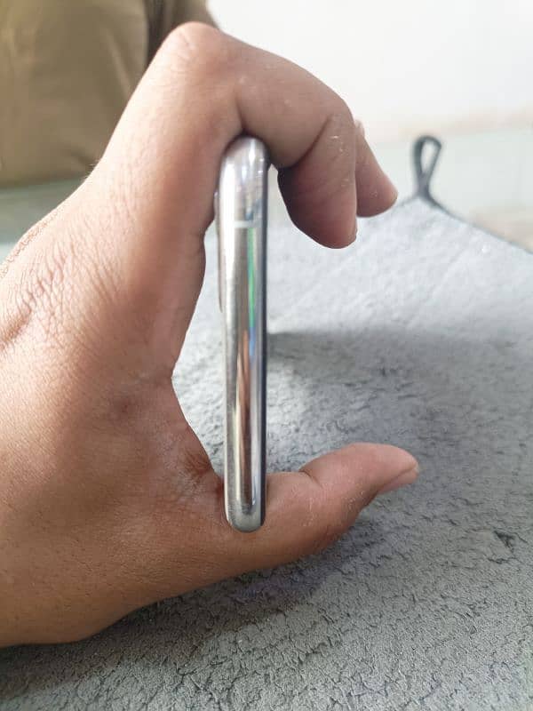 Iphone 11 pro max Non PTA 4