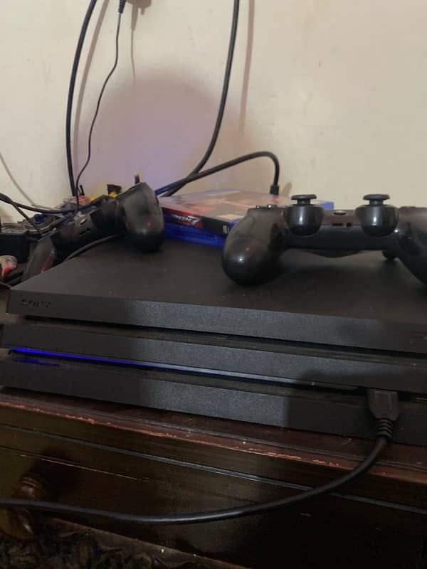 Ps 4 pro with orignal dual remotes include 3 games 3