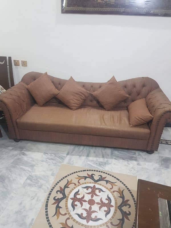 sofa set in immaculate condition 0