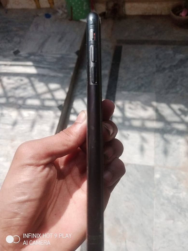 Apple iPhone XR 0