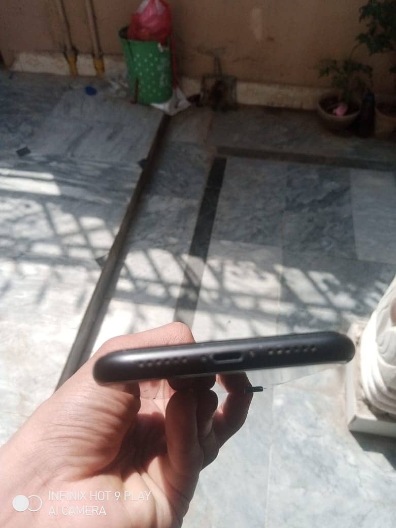 Apple iPhone XR 4