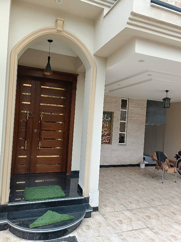 10 Marla Brand New Designer House Available For Rent 3