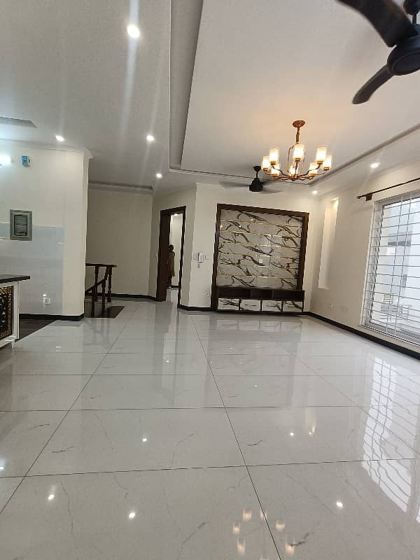 10 Marla Brand New Designer House Available For Rent 25