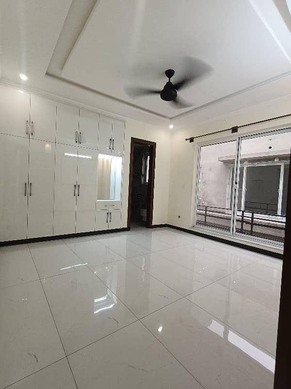 10 Marla Brand New Designer House Available For Rent 28