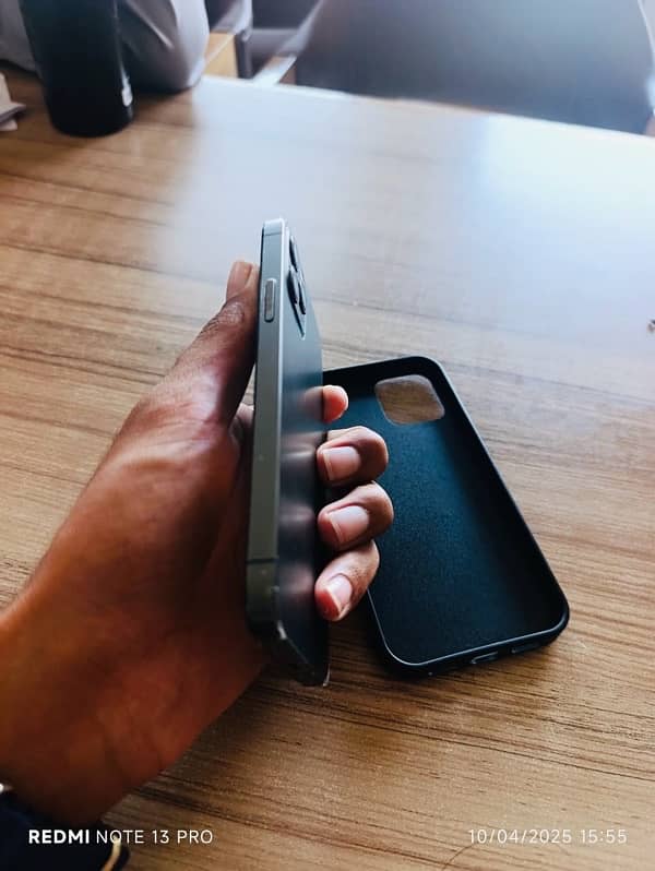 iPhone 12 pro 256gb esim non active 10/9 condition waterpack 2