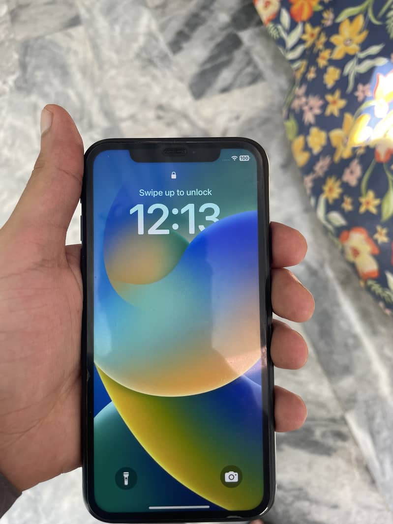 Apple iPhone XR 0