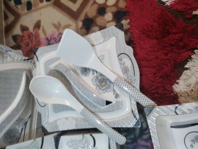 dinner set square studio 64 piece 4