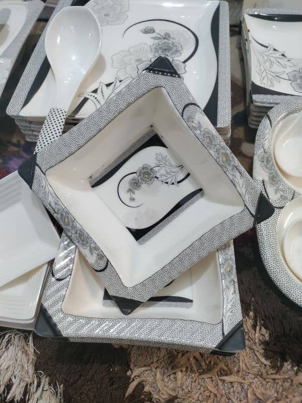 dinner set square studio 64 piece 15