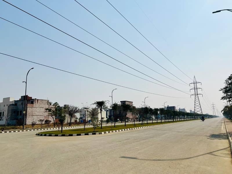 At 60 Ft Road Near To Park 5 Marla Pair Plot Available For Sale In Lake City Each Plot Price (1.05) Cro 0