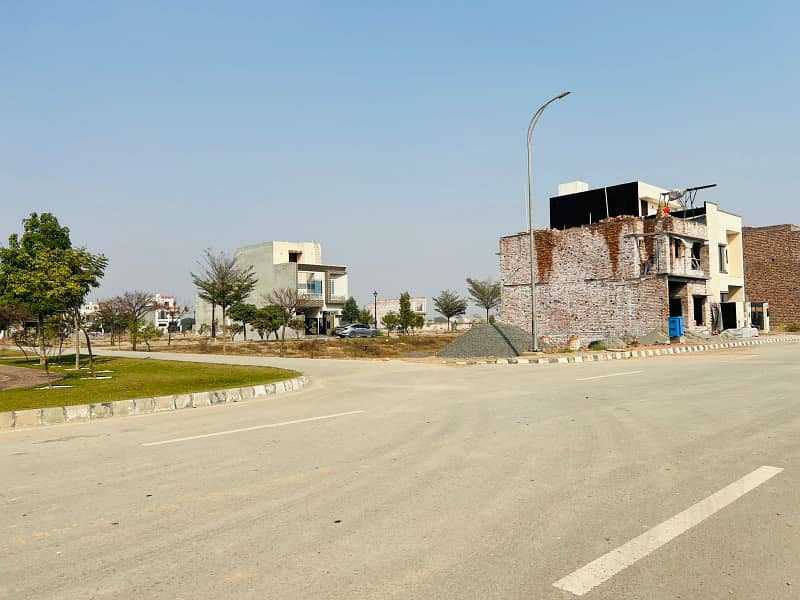 At 60 Ft Road Near To Park 5 Marla Pair Plot Available For Sale In Lake City Each Plot Price (1.05) Cro 4