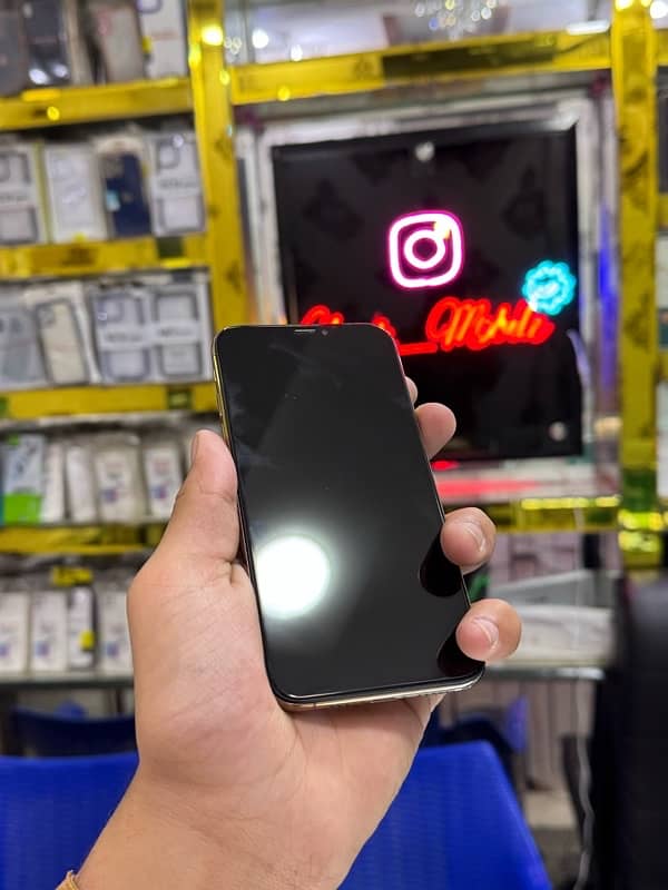 IPHONE XS PTA 256Gb 4