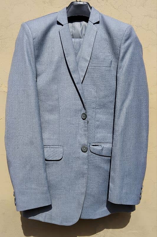 3 piece suit in new condition 0