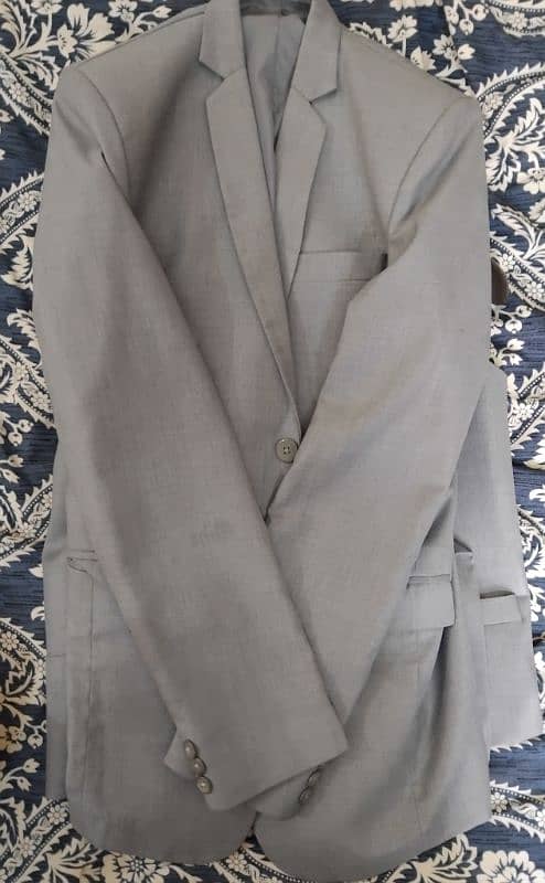 3 piece suit in new condition 2