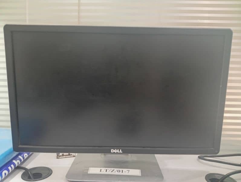 I'm selling computer with LCD keyboard 4
